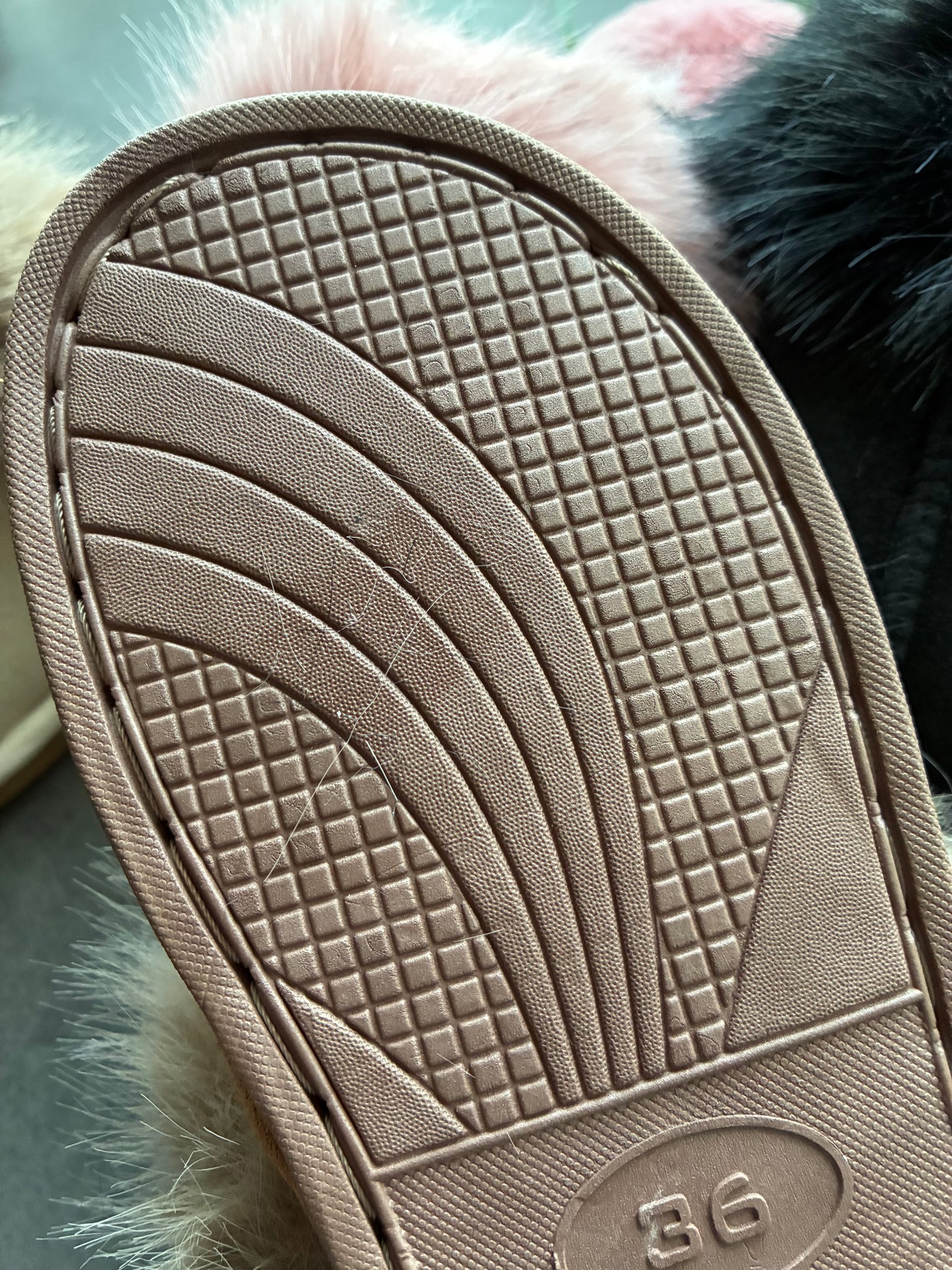 NÝTT ! Dömu inniskór loðnir st: 36-41