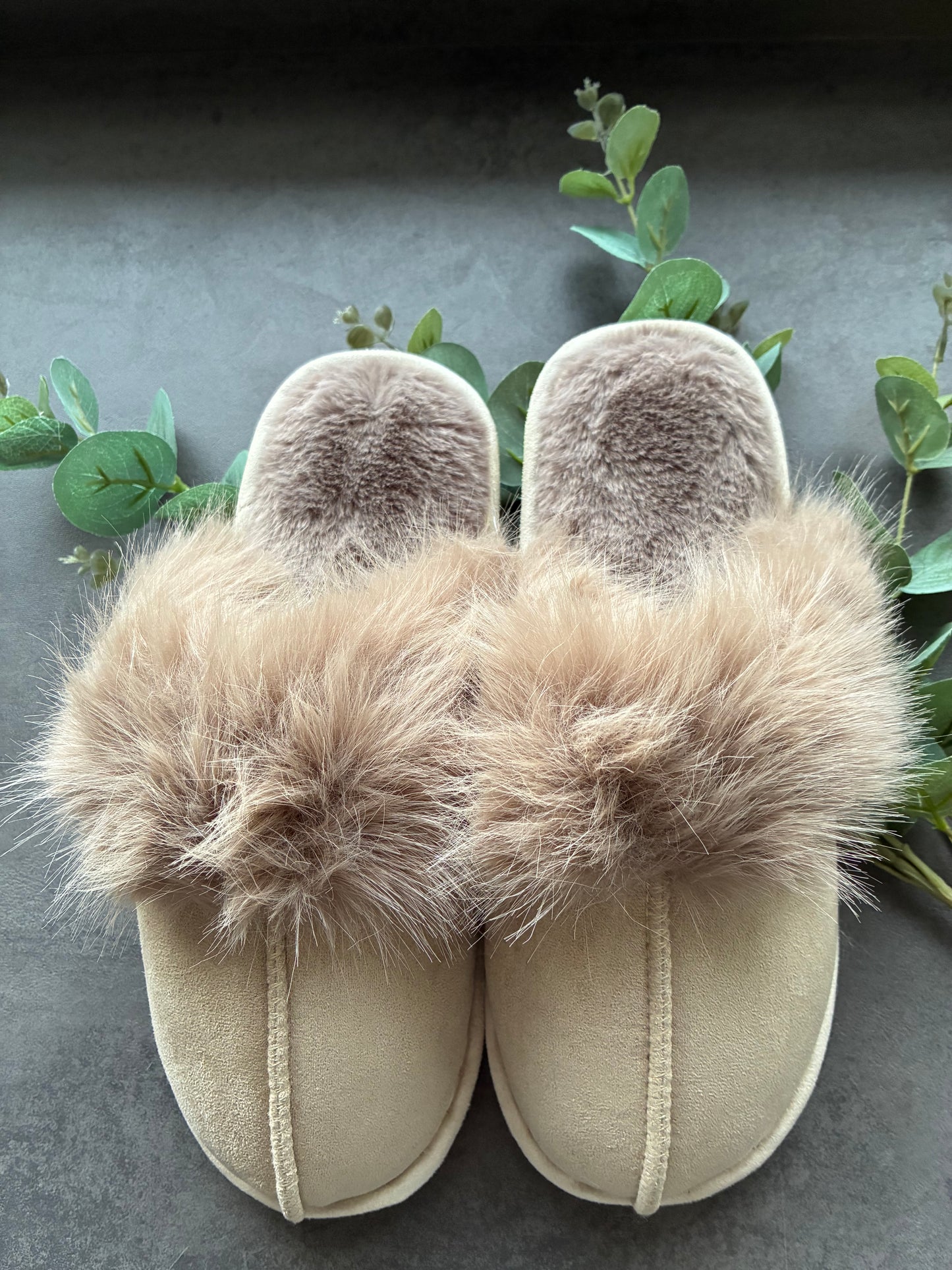 NÝTT ! Dömu inniskór loðnir st: 36-41