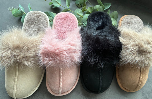 NÝTT ! Dömu inniskór loðnir st: 36-41